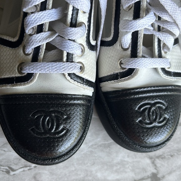 CHANEL women’s platform oxfords with mesh sides black and white logo on toe 37 - Picture 8 of 8